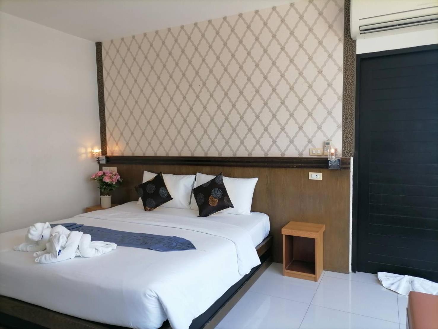 Nj Patong Hotel Exterior foto